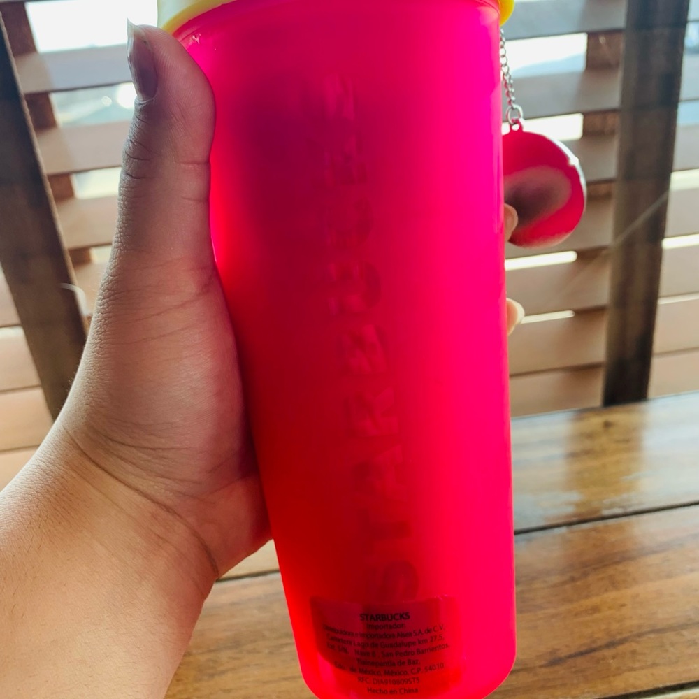 Last one left 🌞 Starbucks cup from Mexico🍉